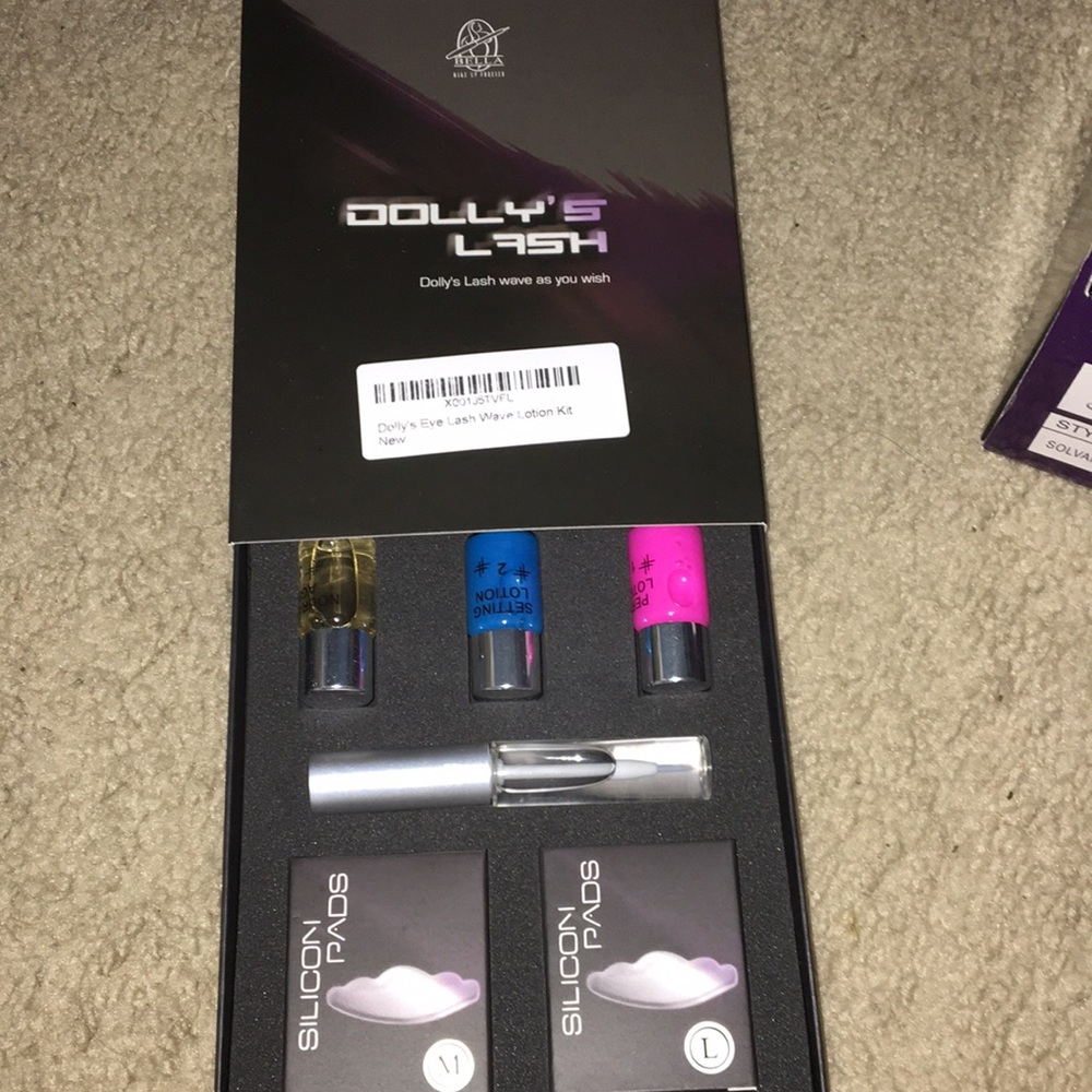 Dolly’s lash curl kit